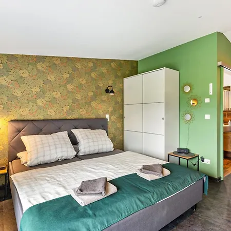 Zur Biberburg Daire *